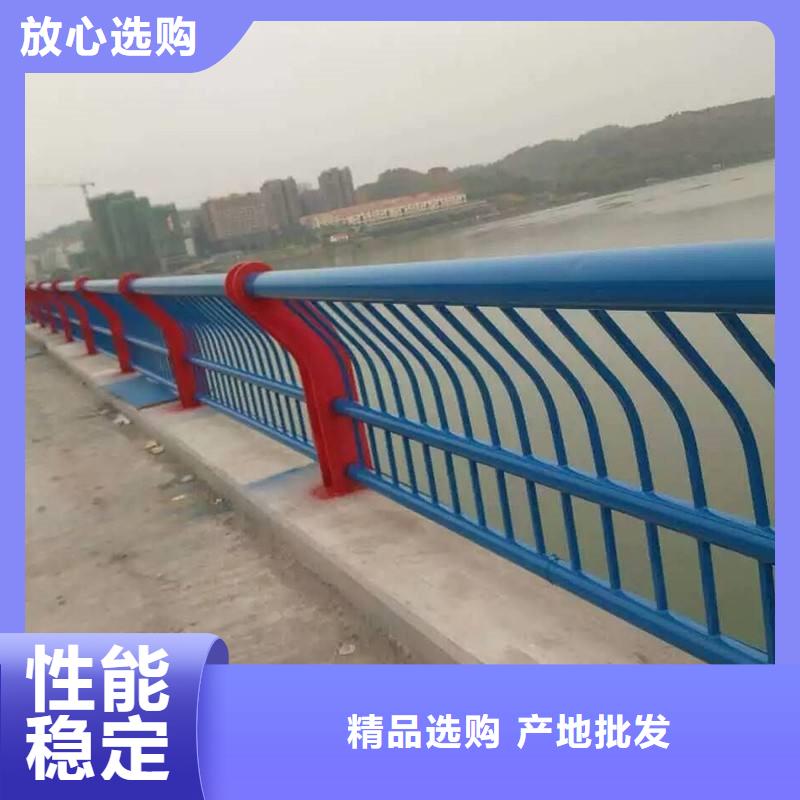四川成都桥上的防撞护栏支架支撑