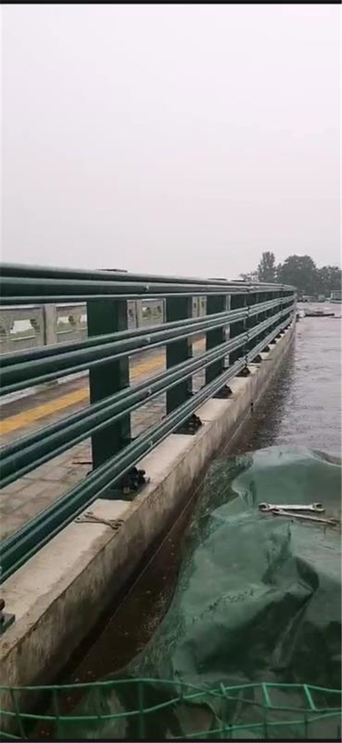 泰州桥梁护栏立柱安装方法