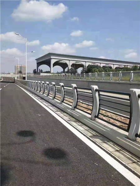 克拉玛依桥梁钢制护栏订做设计