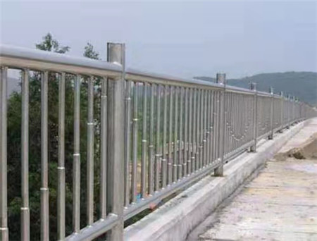 汉中桥梁护栏立柱立柱厂家