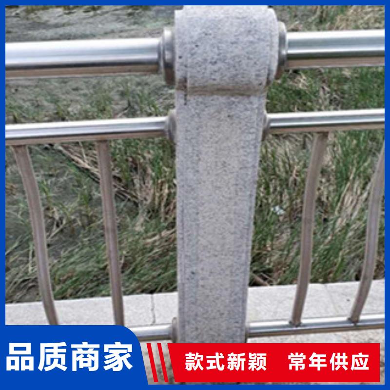 桂林不锈钢碳素钢复合管栏杆安装工人