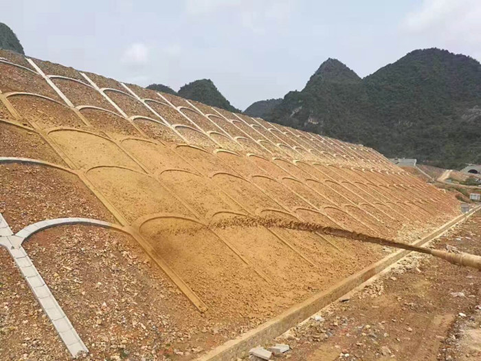 青海省黄南高铁两边种草机器喷播机喷坡机设备厂家